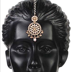 Indian maang tikka and earrings set